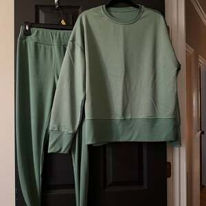 Women's Airy Sleek Ribbed Crewneck Sweatshirt - All In Motion™ Sage Green XS : ,